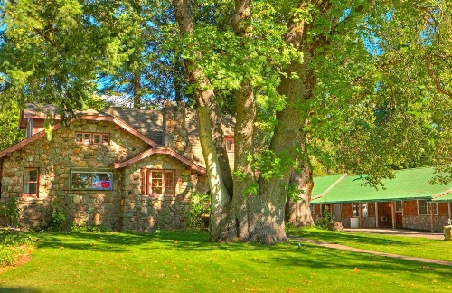 Strawberry Valley Inn image 9